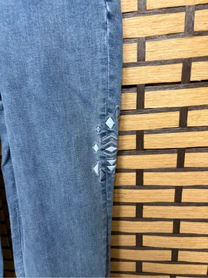 Canyon retreat embroidered jeans size 6 thumbnail 4