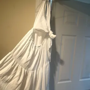 Elegant White Halter Dress Size M thumbnail 2