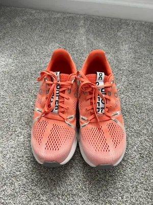 On Cloud Running Shoes thumbnail 4
