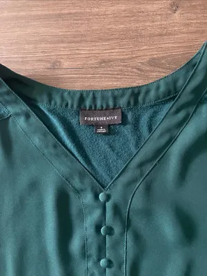 Fortune + Ivy Green V-Neck Cap-Sleeve Blouse, Size Small thumbnail 2