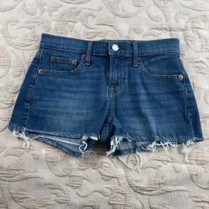 Gap Denim 1969 Womens 24P Medium Wash 3 Inch Cut Off‎ Jean Shorts Blue Petite thumbnail 2