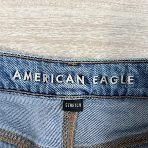 American Eagle Stretch Mom Jeans High Rise Women's Size 4 Regular Medium Wash thumbnail 7