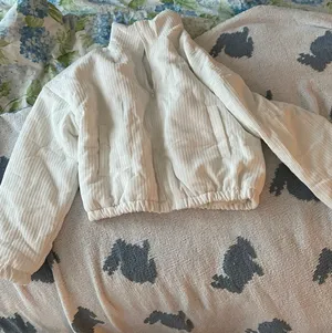SheIn White Puffer Jacket thumbnail 1