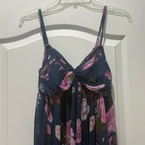 Free People Floral High-Low Dress Navy Pink Twisted Sweetheart Smocked Back sz M thumbnail 2