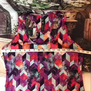 Lukka Chevron print racerback scoop neck workout tank Medium abstract artsy thumbnail 9