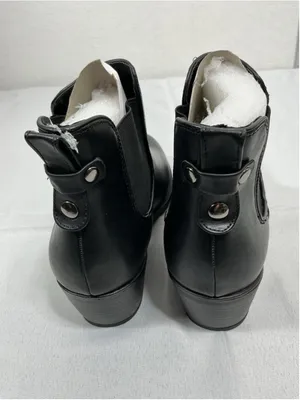 Woman’s New Soda Chelsea Pull On Bootie Size 8 Black Faux Leather Block Heel thumbnail 4
