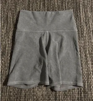 Vuori Biker Shorts High Rise Tie Dye 5” thumbnail 1