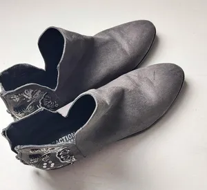 Kenneth Cole Women’s Gray Ankle Booties with Metallic Embellishments Sz 8.5 thumbnail 1