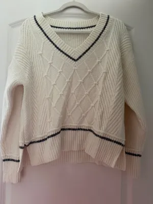 Sweater White thumbnail 1