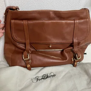 TreVero tan leather shoulder bag with gold hardware Brown thumbnail 2