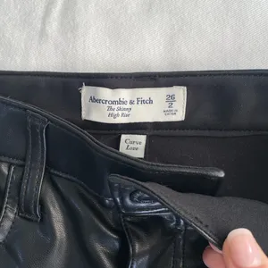 Abercrombie Curve Love vegan Leather Pants thumbnail 3