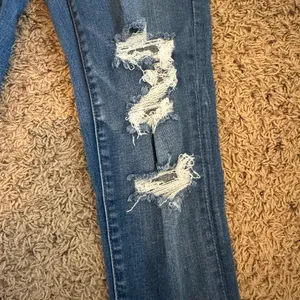 American Eagle Outfitters Distressed High Rise Jegging size 4 Short thumbnail 5