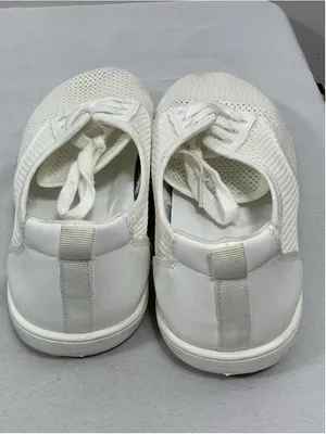 Womans Excellent Condition White Mesh Lace Up Sneakers Size 10 thumbnail 4