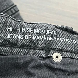 Wilde fable high rise mom jeans black distressed ankle length size 4 casual thumbnail 6