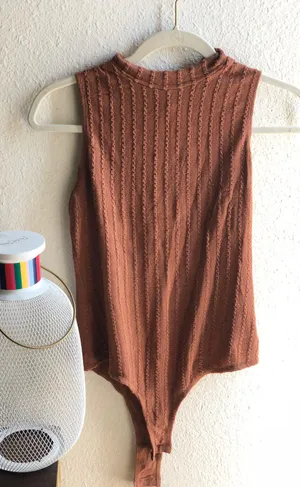 Brown textured mock neck sleeveless bodysuit (Size S) thumbnail 2