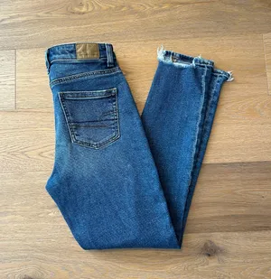 American Eagle Size 00 mom jeans, size 00 jeans thumbnail 1