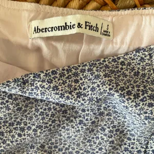 Abercrombie & Fitch Blue and White Floral Skirt thumbnail 5