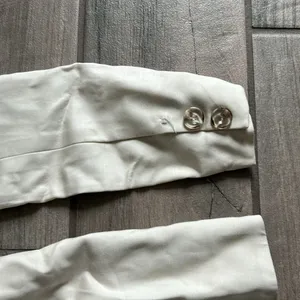 Cream blazer with shoulder pads thumbnail 7