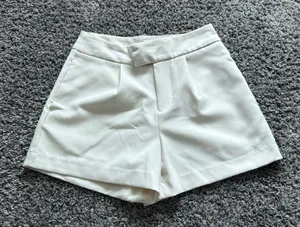 a new day White High-Waist Tailored Shorts thumbnail 1