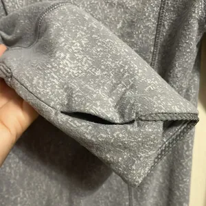 Lululemon‎ Outrun Long Sleeve Arctic/Ice Gray Suited Jacquard Athleisure Winter thumbnail 5