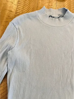 Uniqlo Light Blue Ribbed Mock Neck Top Size Medium thumbnail 2