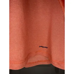Patagonia Shirt Women’s Small Red Capilene Base Layer V Neck Long Sleeve Trail thumbnail 3
