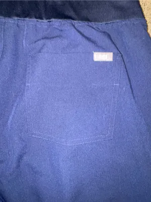FIGS Technical Collection Scrub Joggers XL Navy | Minor Stitch Repair Needed thumbnail 4