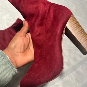 Chic burgendy Suede Heeled Boots Red Size 7.5 thumbnail 7