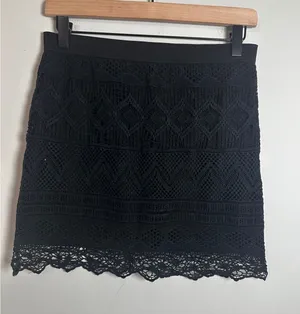 American Eagle Black Crochet Lace Mini‎ Skirt Boho Festival Zipper Back Size 2 thumbnail 1