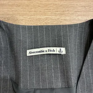 Abercrombie & Fitch Gray Pinstripe Mini Dress with Belt thumbnail 7