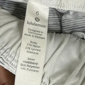 lululemon On The Fly Short 2.5 Space Dye Grey White Drawstring Pockets Size 6 thumbnail 2