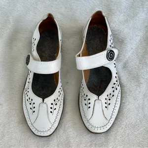Mirel Leather Ballerina Flats Size 6.5 White thumbnail 3