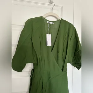 Reformation Karen Wrap Dress‎ in Moss NWT S thumbnail 6