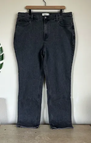 Abercrombie & Fitch The Slim Straight Ultra High Rise Jeans thumbnail 1