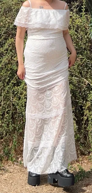 Elegant Off-Shoulder White Lace Dress thumbnail 1