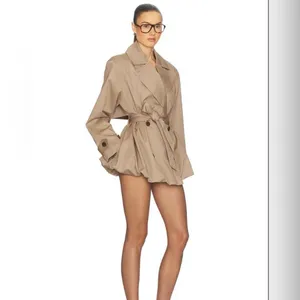 Helsa Short Bubble Hem Trench in Stone S thumbnail 4