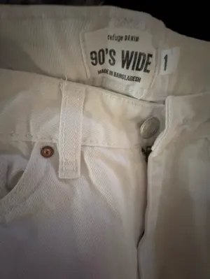 refuge Wide-Leg Distressed Jeans in White thumbnail 3