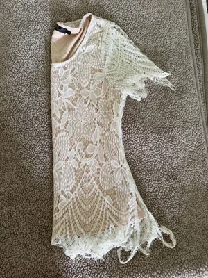 Cream lace top BKE size med thumbnail 5