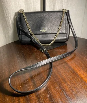 kate spade Black Pebbled Leather Crossbody with Gold Chain Leila SHOULDERBAG thumbnail 1