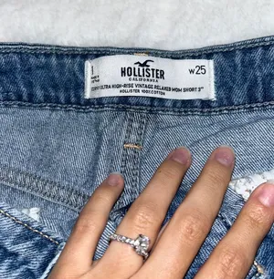 Hollister Curvy Ultra High-Rise Mom Shorts thumbnail 2
