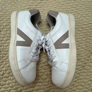 Share Women’s Mia Italia Low Top Sneaker Shoes Sz 8M White & Cream thumbnail 15