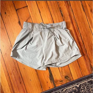 Lululemon Shorts thumbnail 3
