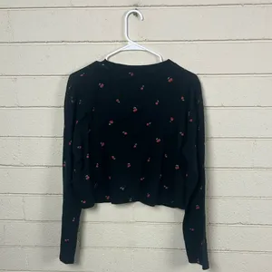 PINK Victoria’s Secret Black Cherry Print Crop Tee size L thumbnail 3