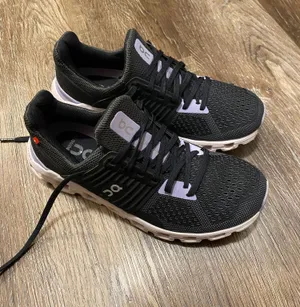 On Women’s  Shoes thumbnail 1