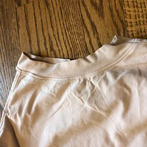 Lululemon Tank  Cropped  Elastic Hem Light Pink thumbnail 4