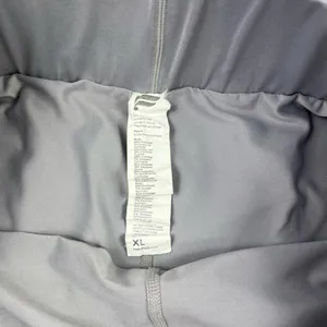 Fabletics shorts size XL thumbnail 2