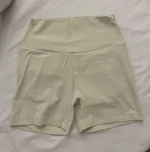 NVGTN Pcheebum Pocket Scrunch Shorts thumbnail 3
