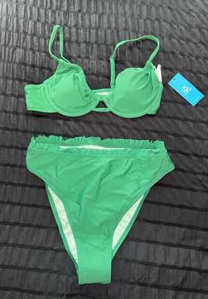Cupshe Ruffle Bikini thumbnail 1