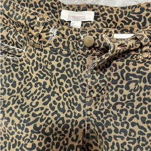 21 Denim Leopard shorts thumbnail 2
