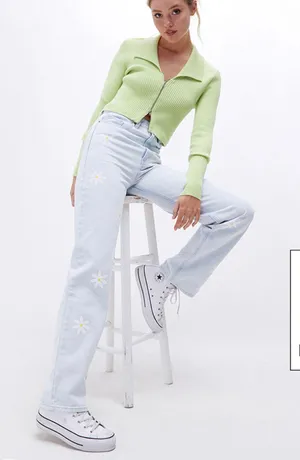 PacSun 90s Boyfriend Daisy Jeans thumbnail 1